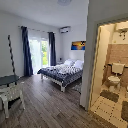 Sea View House Pasman Nevidane