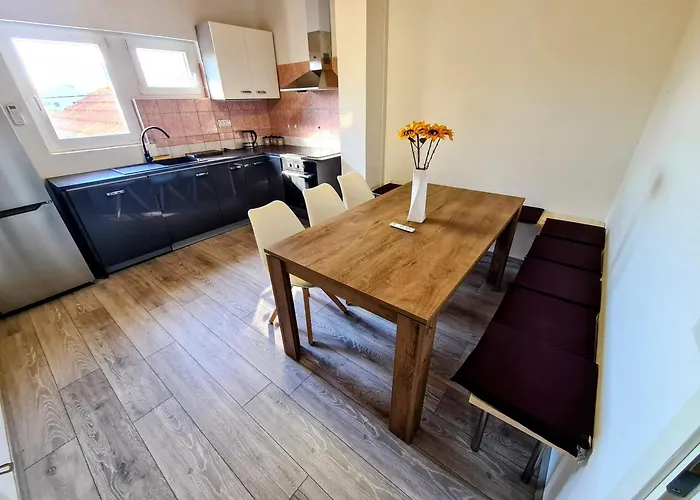 Sea View House Pasman